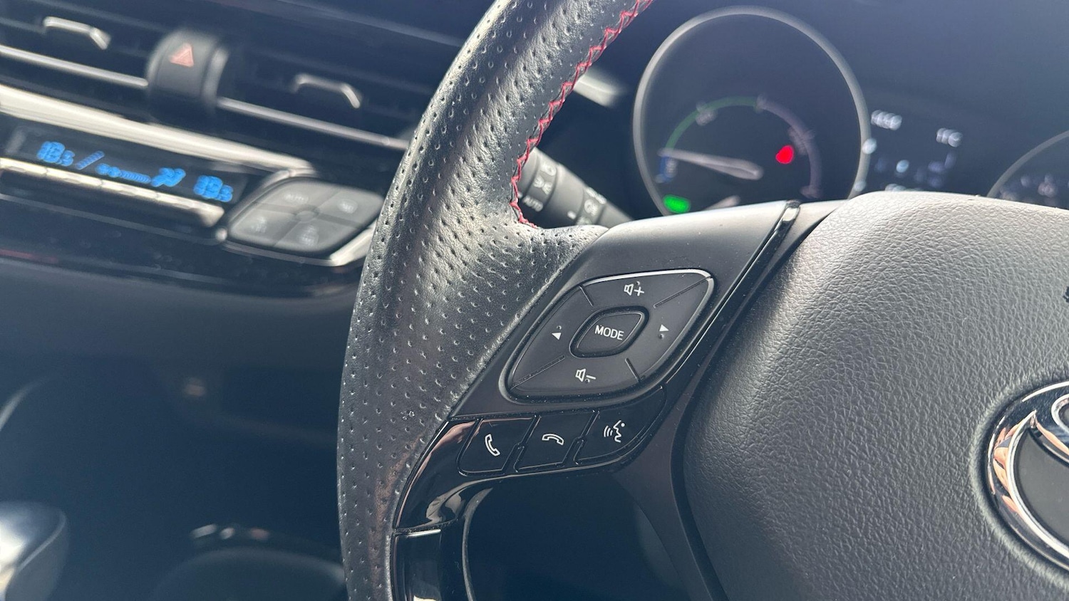 Used Toyota C-HR 2023 for sale - 78072977: Photo 33