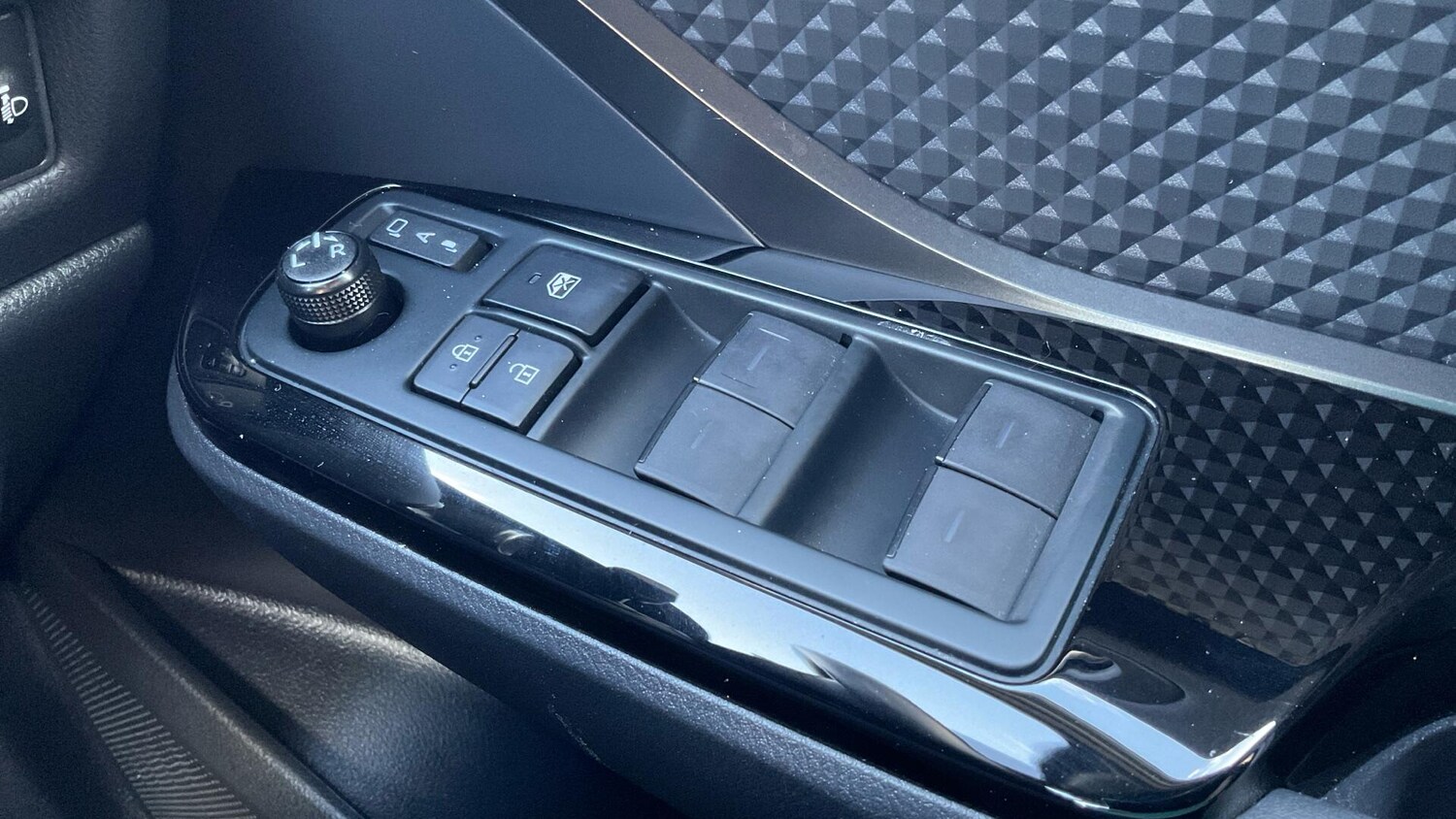 Used Toyota C-HR 2023 for sale - 77267736: Photo 40