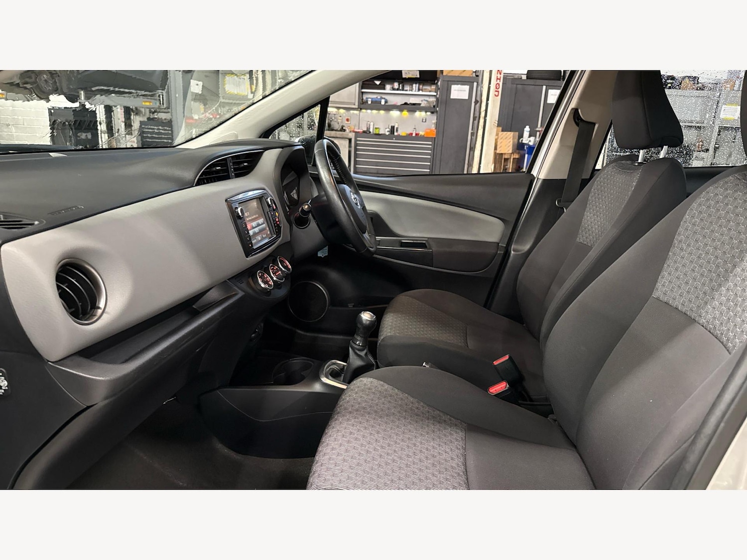 Used Toyota Yaris 2015 for sale - 77574069: Photo 12