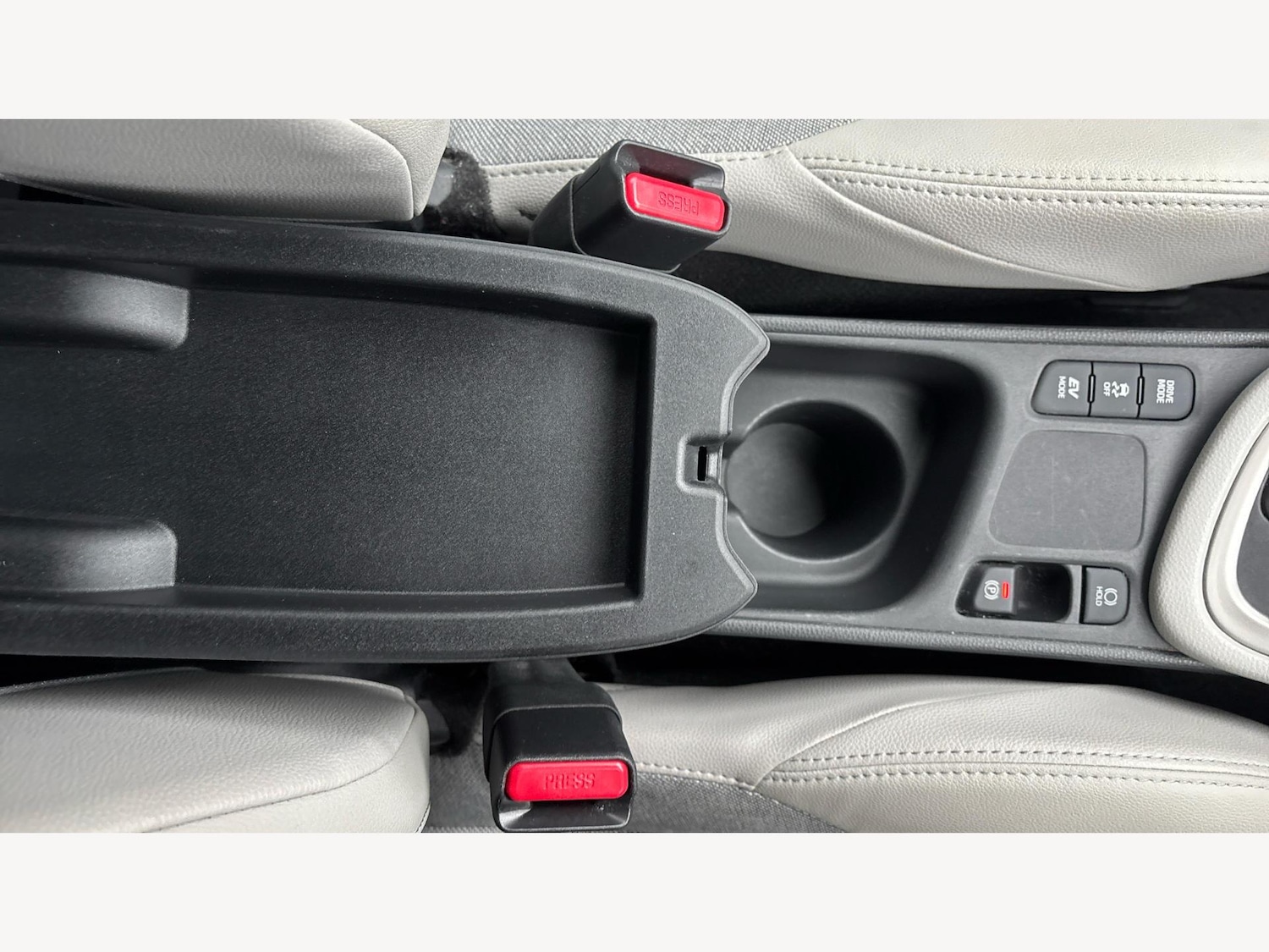 Used Toyota Yaris 2022 for sale - 76592863: Photo 32