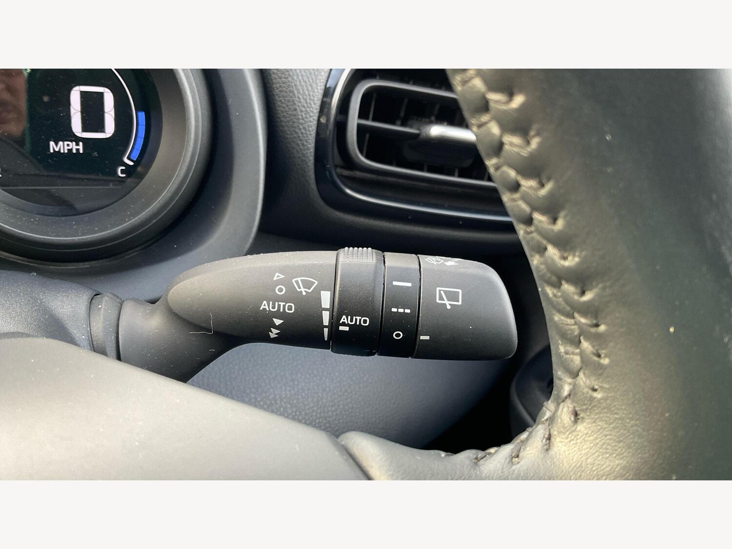 Used Toyota Yaris 2022 for sale - 77215236: Photo 31