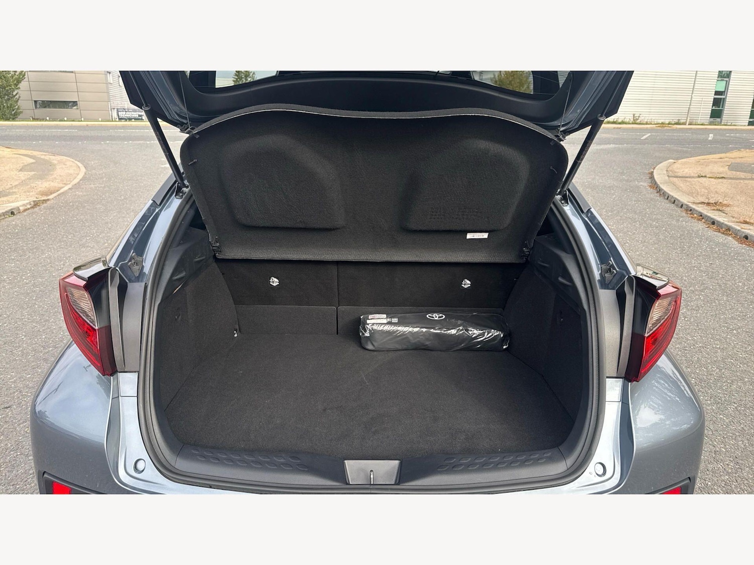 Used Toyota C-HR 2023 for sale - 77612315: Photo 16