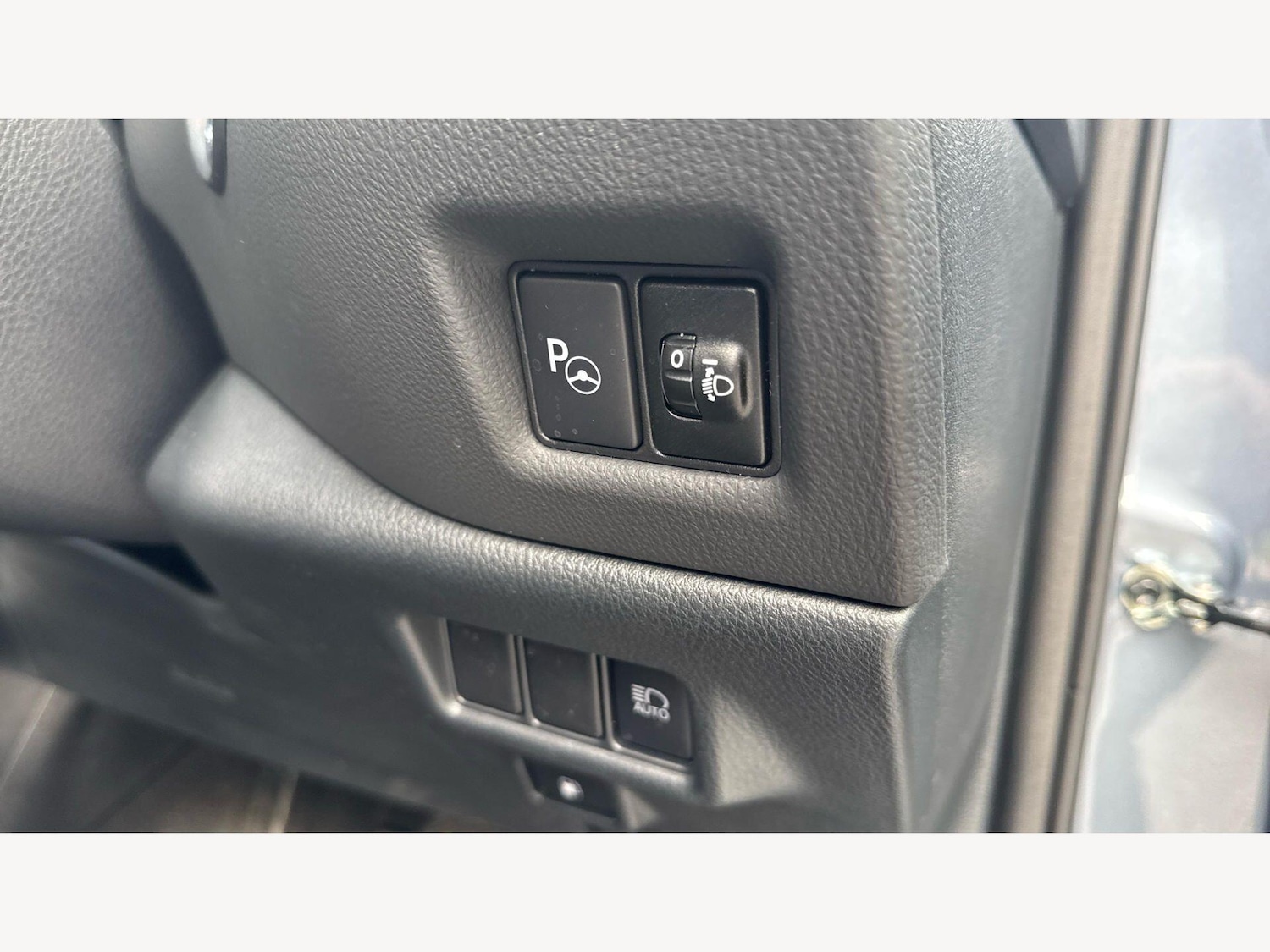 Used Toyota C-HR 2023 for sale - 77612315: Photo 23