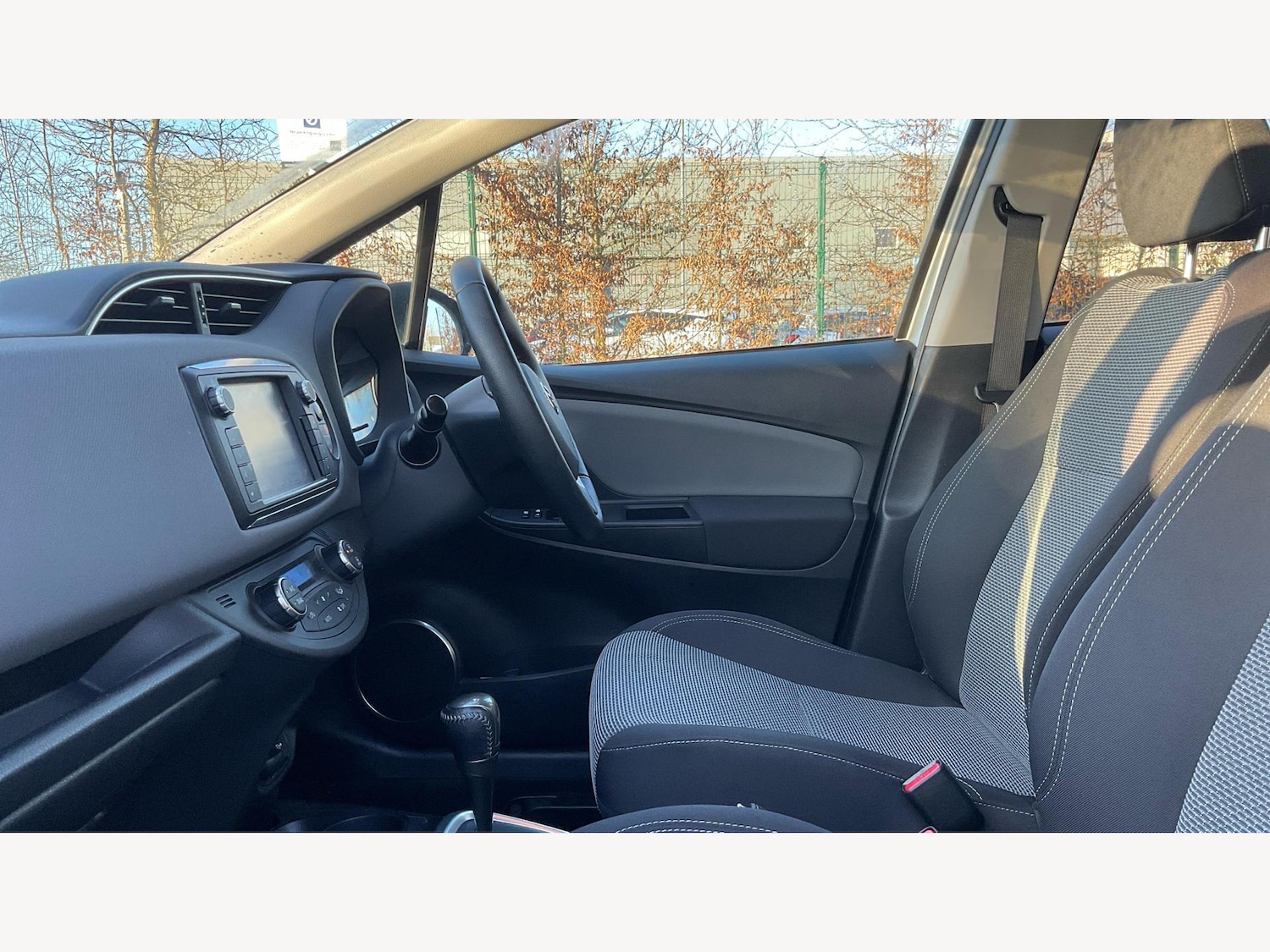 Used Toyota Yaris 2017 for sale - 77670597: Photo 12