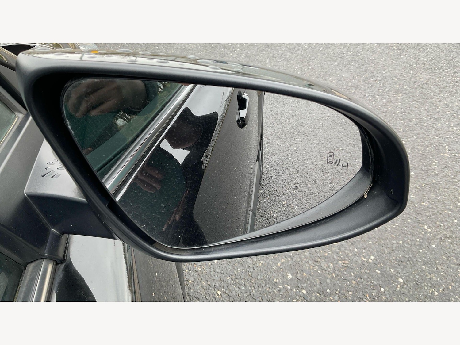 Used Toyota C-HR 2023 for sale - 78087116: Photo 25