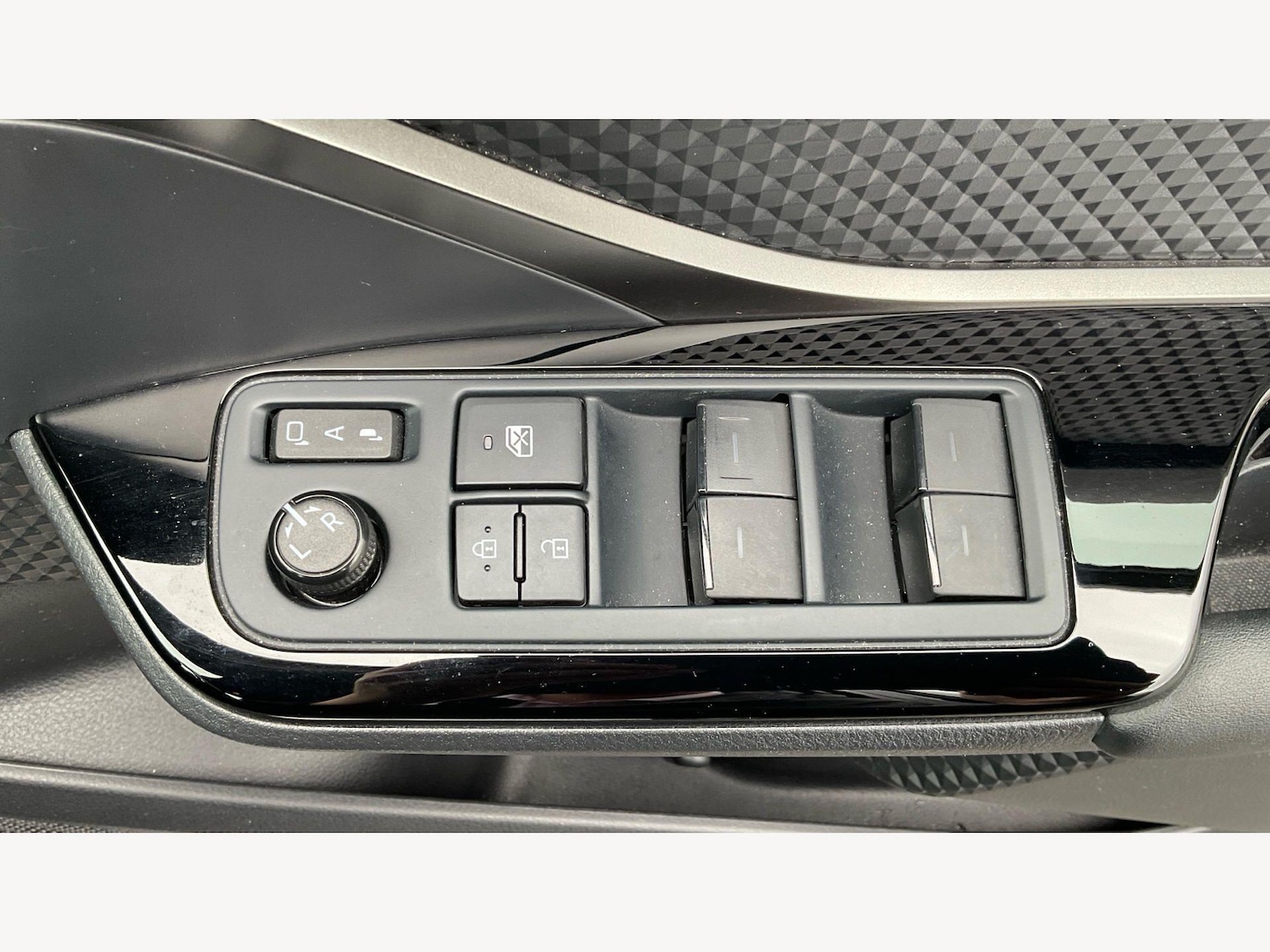 Used Toyota C-HR 2023 for sale - 78087116: Photo 38