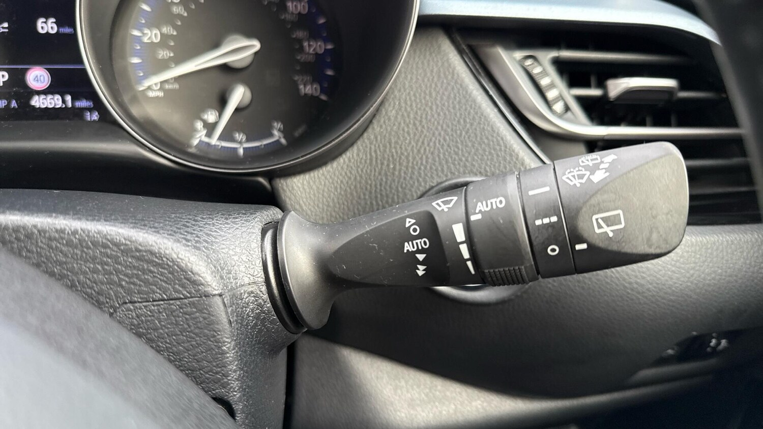 Used Toyota C-HR for sale - 77215322: Photo 33