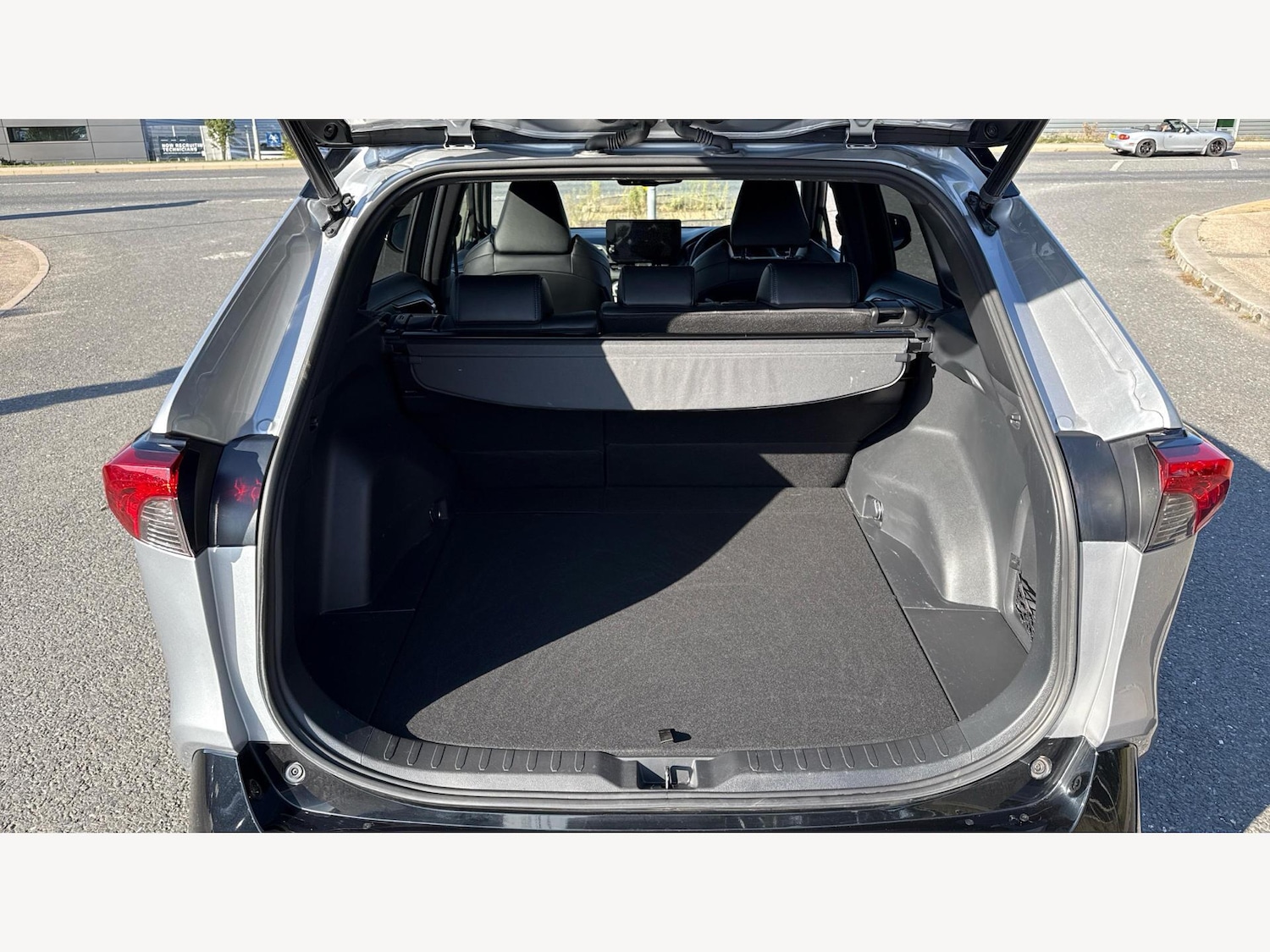 Used Toyota RAV4 2023 for sale - 76433402: Photo 16