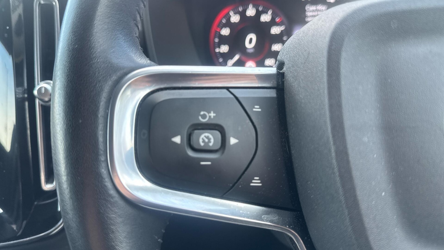 Used Volvo XC40 2020 for sale - 76849811: Photo 34