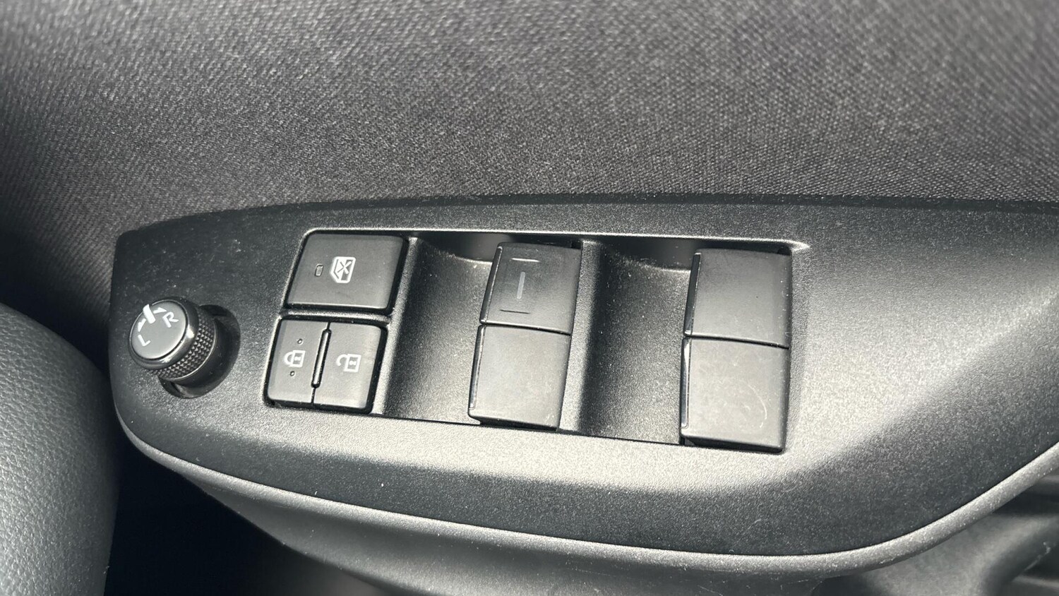 Used Toyota Yaris for sale - 77883568: Photo 35