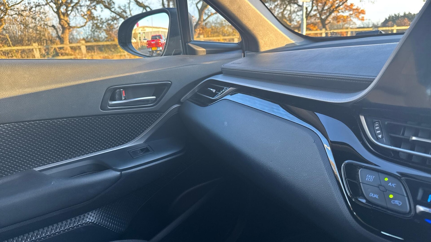 Used Toyota C-HR 2022 for sale - 76832403: Photo 39