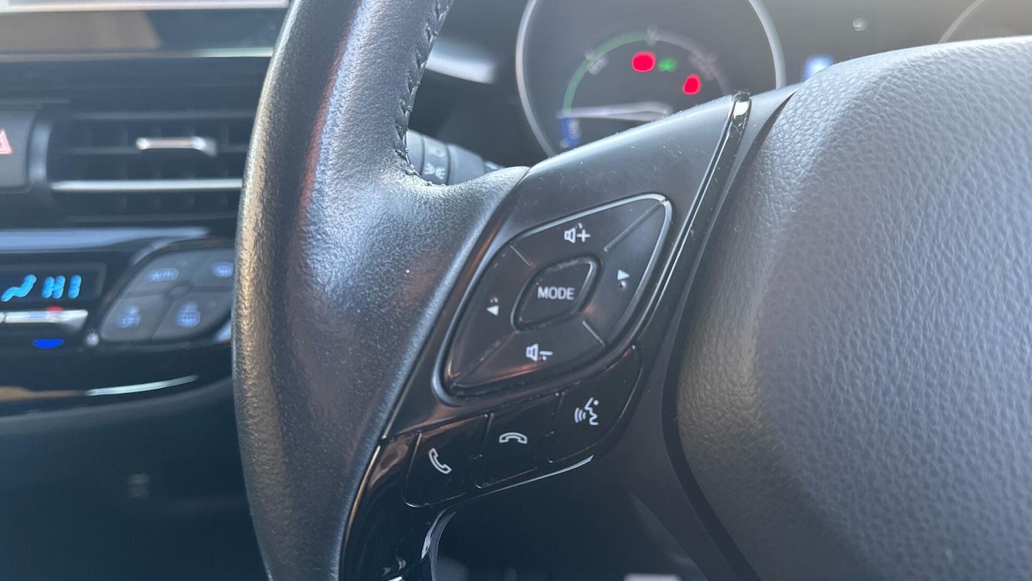 Used Toyota C-HR 2022 for sale - 76832403: Photo 40