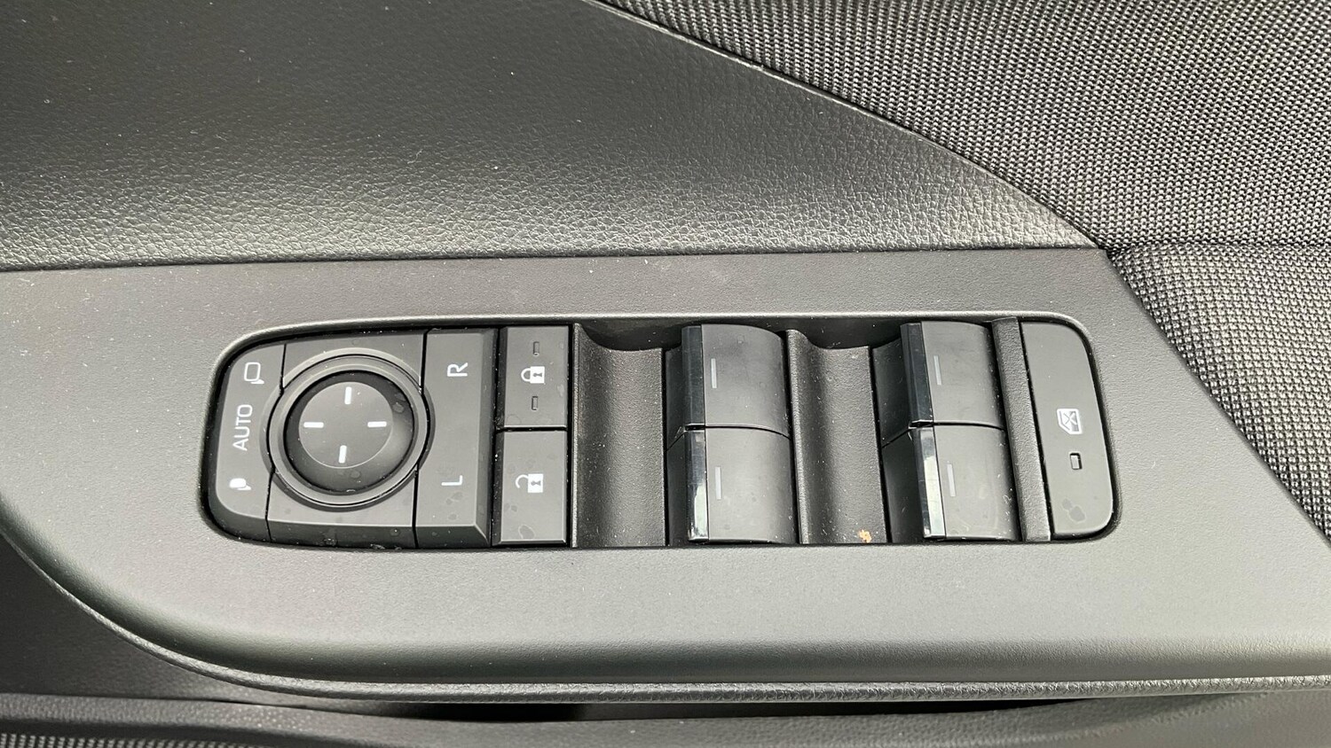 Used Toyota C-HR 2024 for sale - 77710086: Photo 34