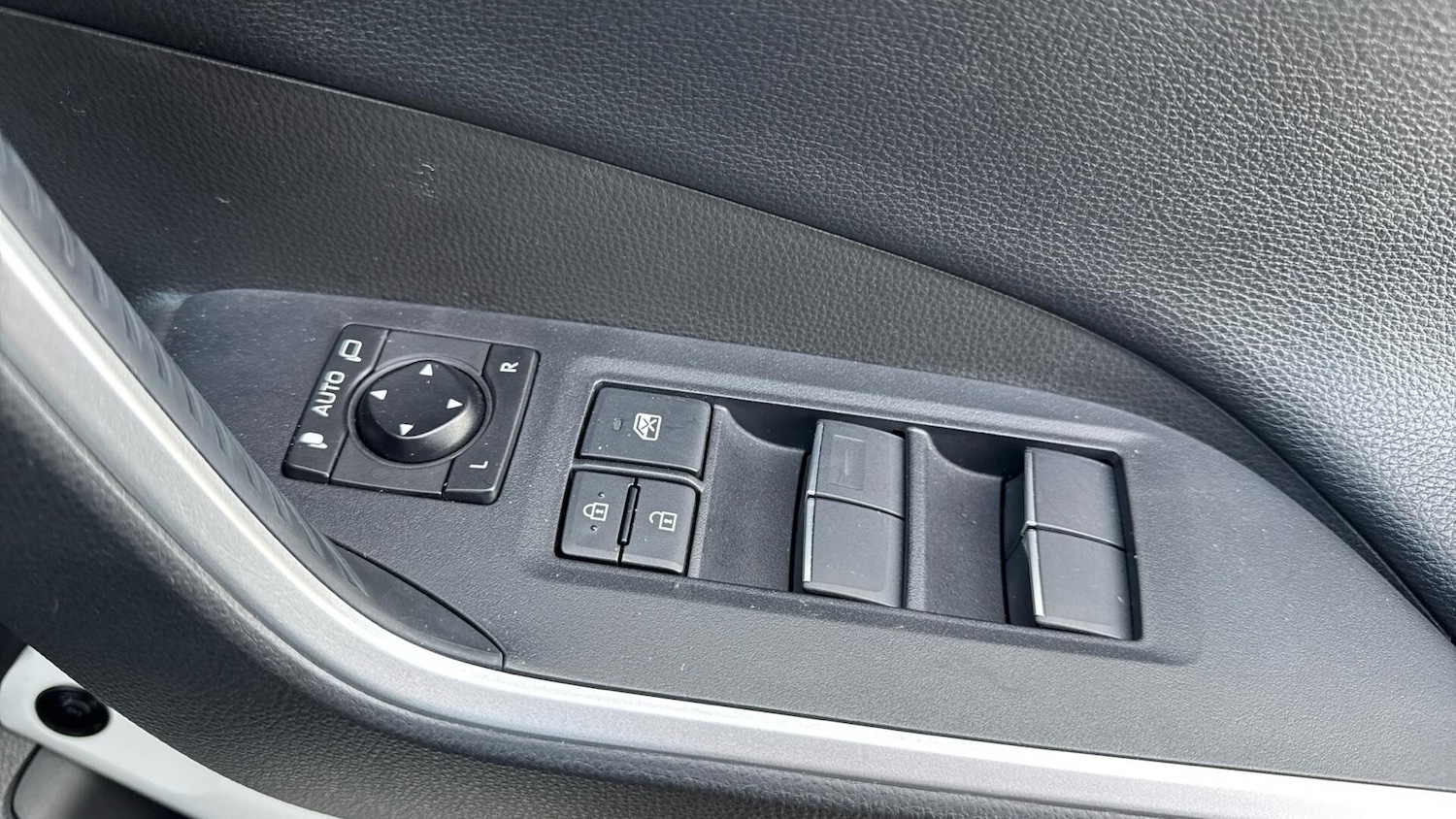 Used Toyota RAV4 2020 for sale - 76898898: Photo 34