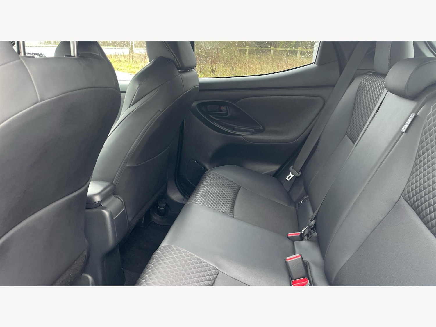 Used Toyota Yaris 2022 for sale - 77559402: Photo 15