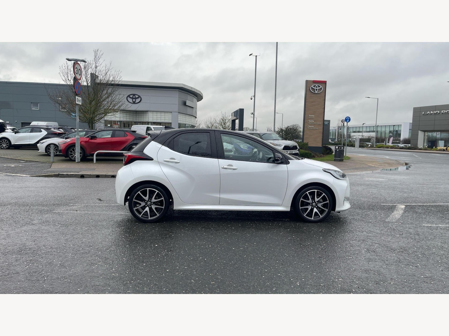 Used Toyota Yaris 2022 for sale - 77559402: Photo 18