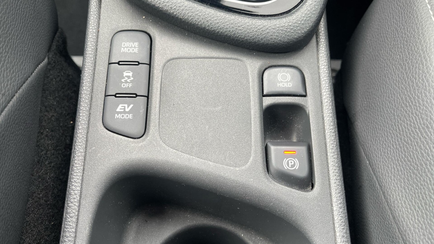 Used Toyota Yaris 2022 for sale - 77559402: Photo 32