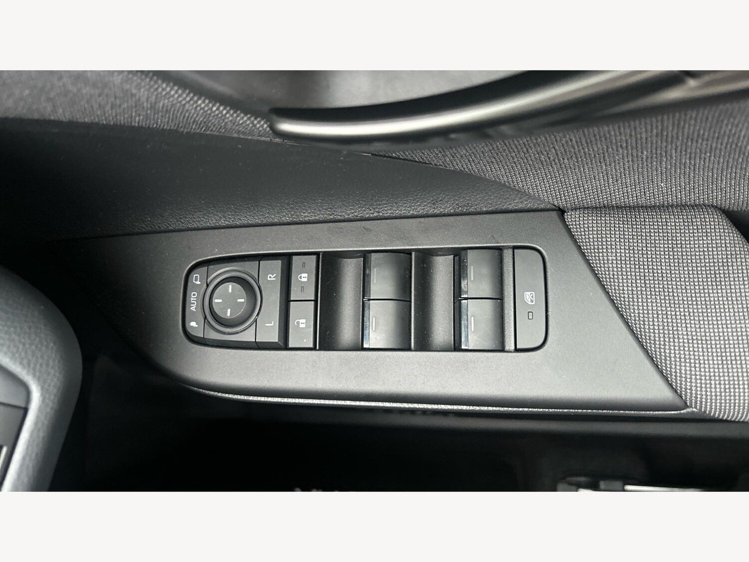 Used Toyota C-HR 2025 for sale - 76728964: Photo 31