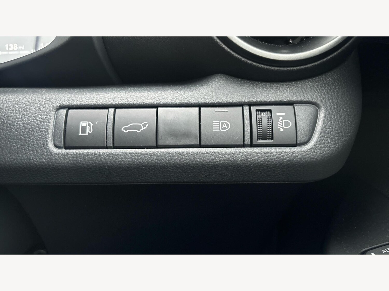 Used Toyota C-HR 2025 for sale - 76728964: Photo 32