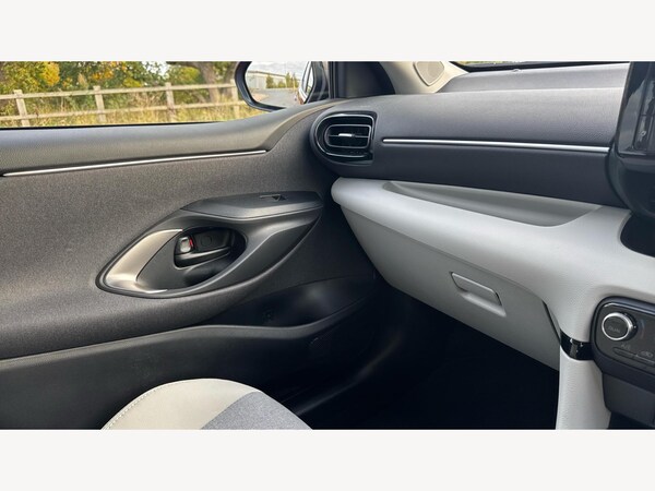 Used Toyota Yaris 2023 for sale - 76226644: Photo 39