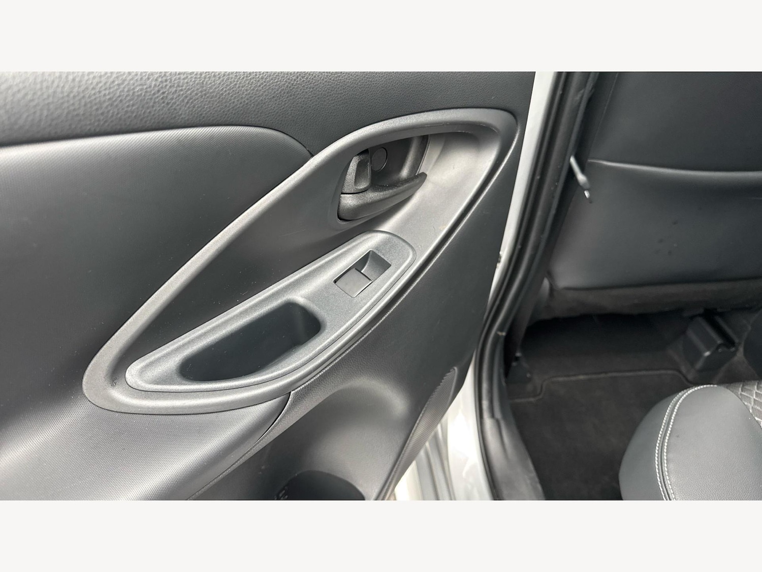 Used Toyota Yaris 2025 for sale - 76964505: Photo 32