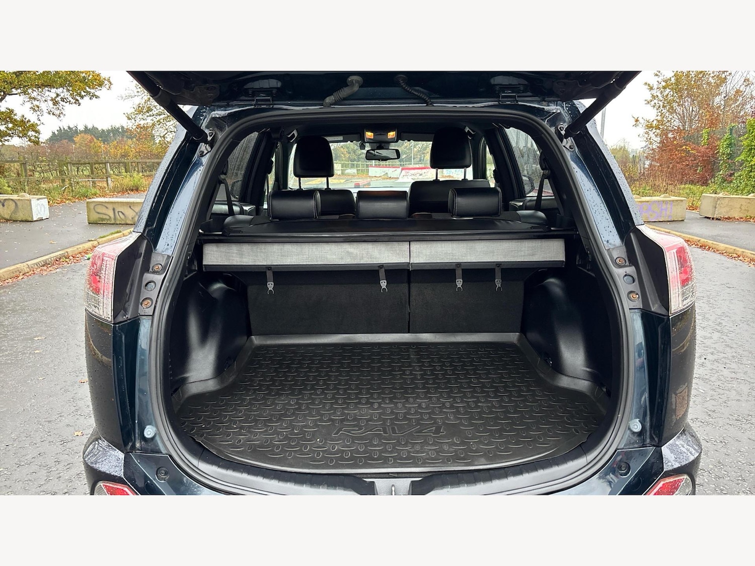 Used Toyota RAV4 2017 for sale - 76592066: Photo 16