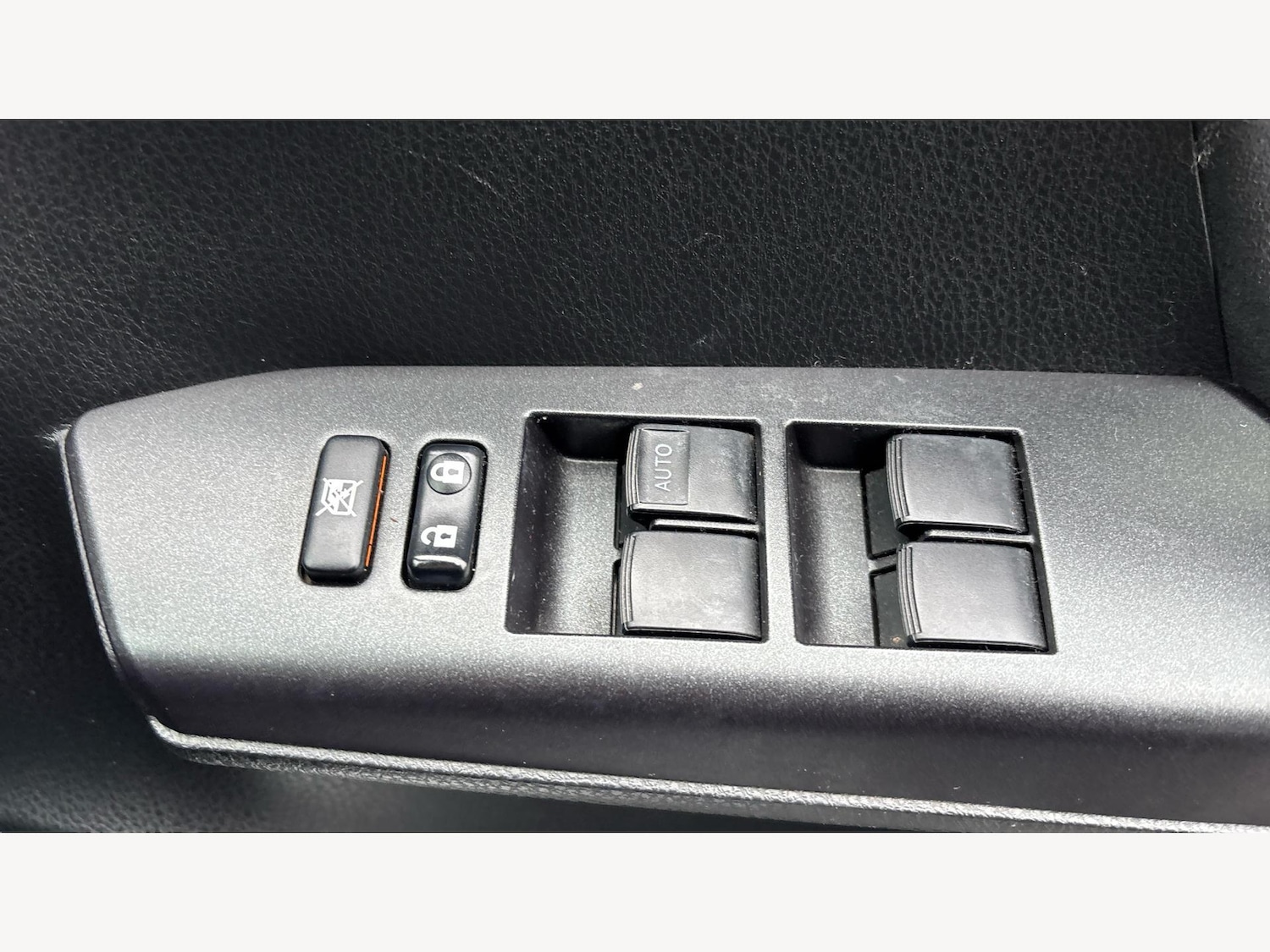 Used Toyota RAV4 2017 for sale - 76592066: Photo 28