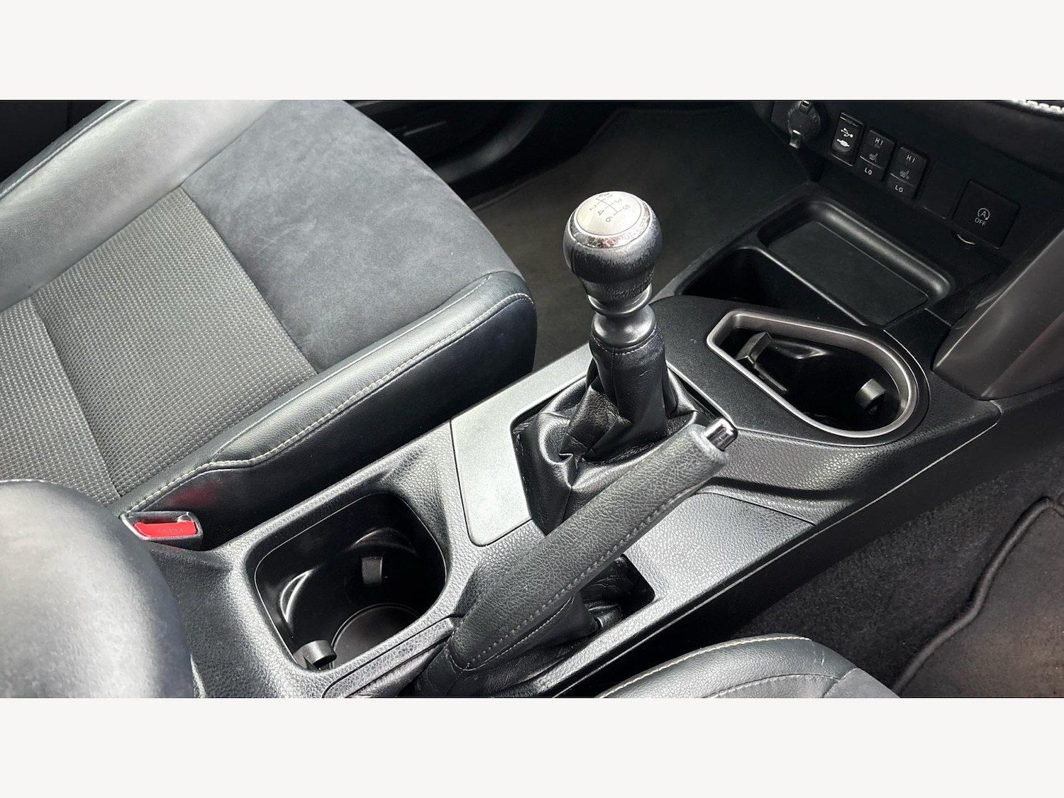 Used Toyota RAV4 2017 for sale - 76592066: Photo 32