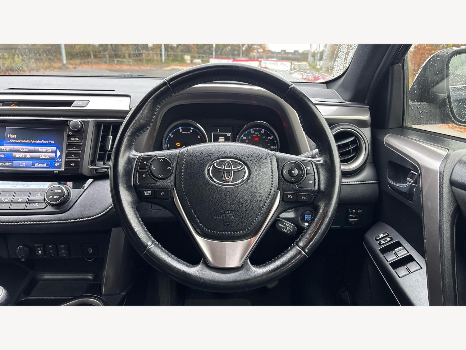 Used Toyota RAV4 2017 for sale - 76592066: Photo 8