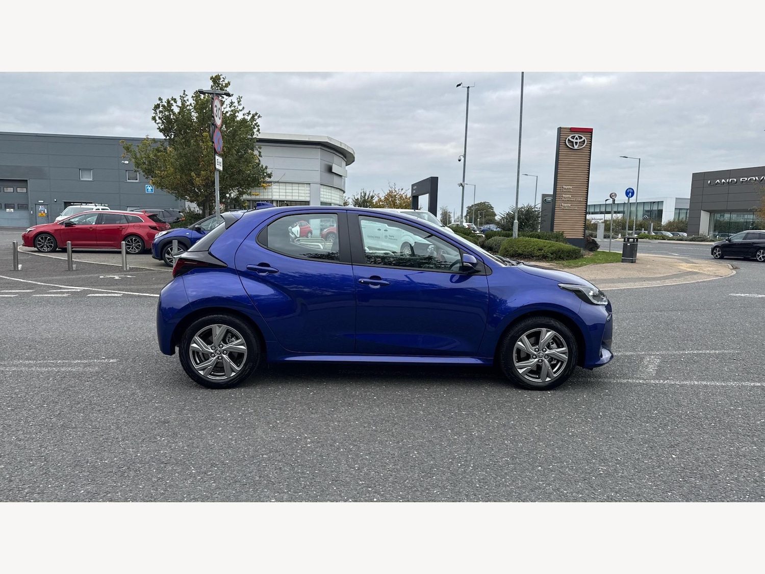 Used Toyota Yaris 2024 for sale - 76318071: Photo 18