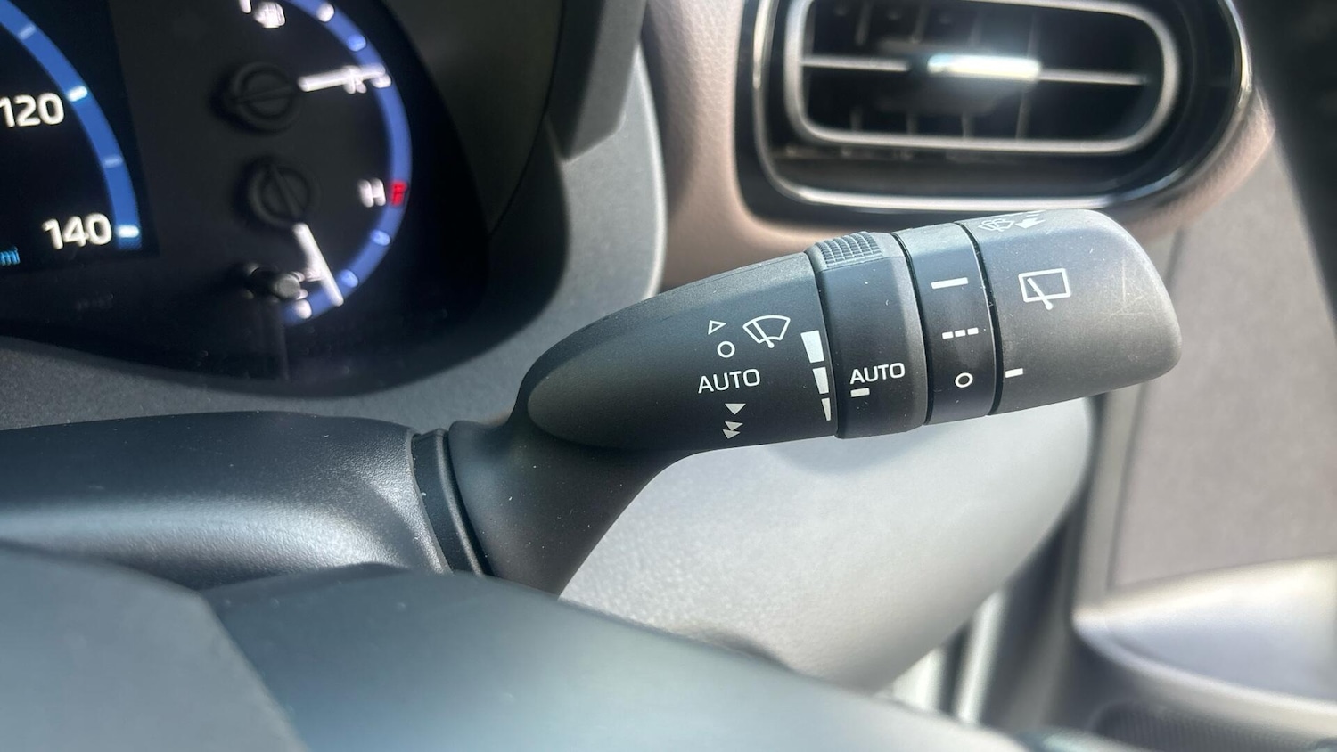 Used Toyota Yaris Cross 2024 for sale - 76409618: Photo 36