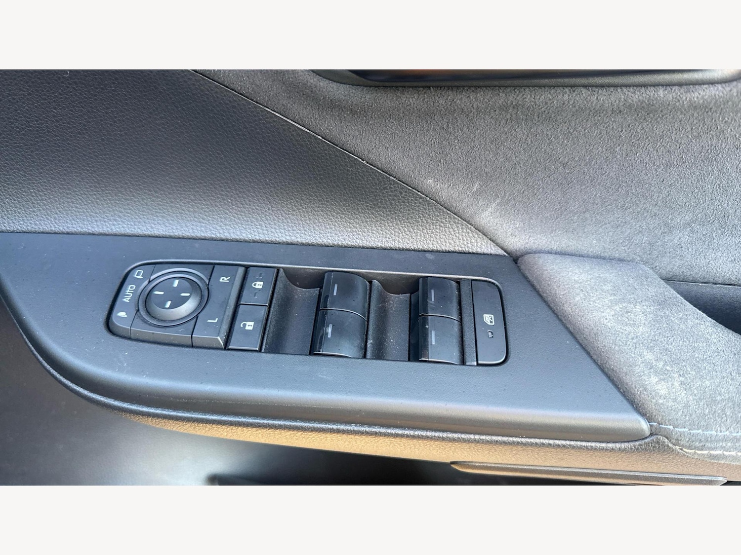 Used Toyota C-HR 2025 for sale - 76865262: Photo 23