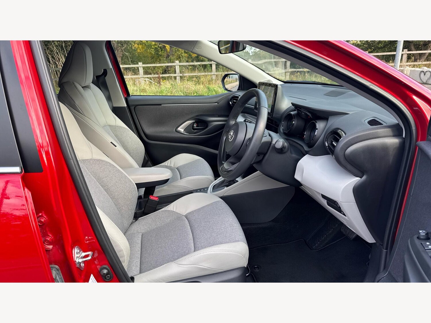 Used Toyota Yaris for sale - 76634267: Photo 13