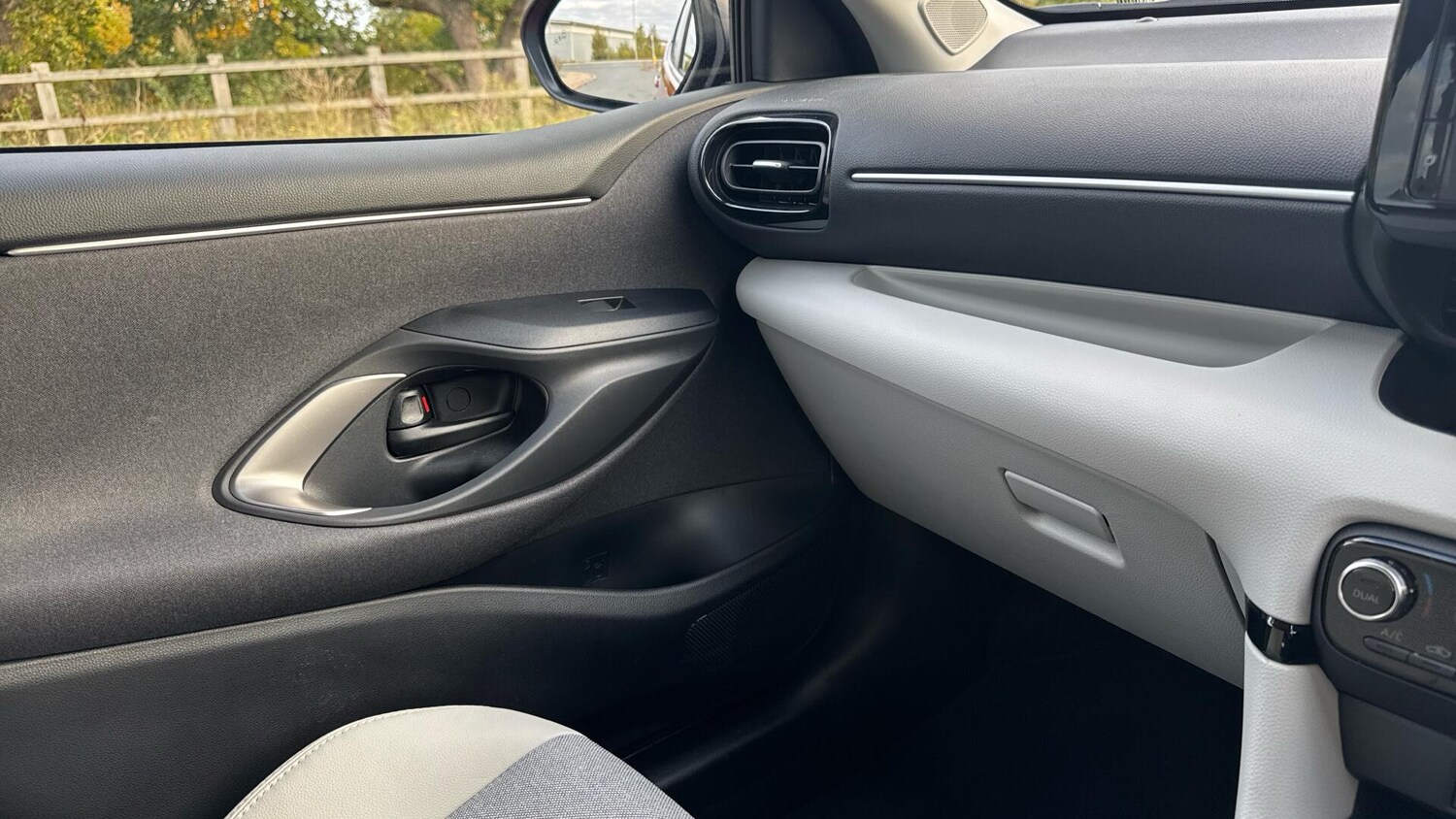 Used Toyota Yaris for sale - 76634267: Photo 39