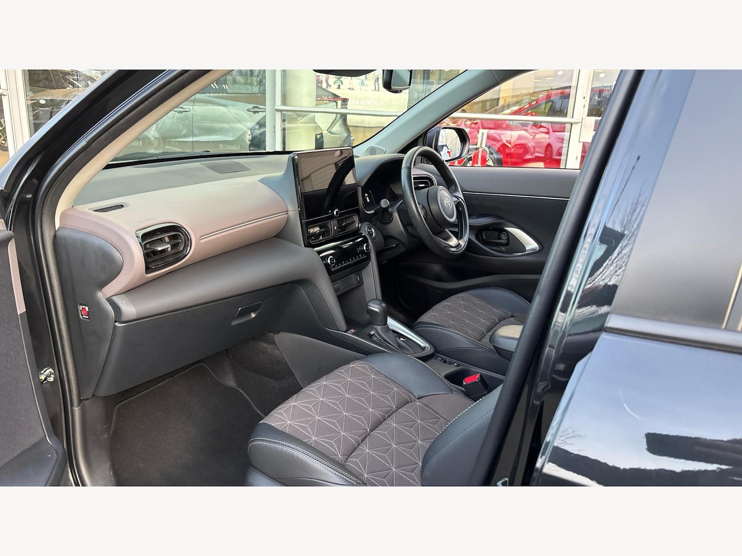 Used Toyota Yaris Cross 2024 for sale - 77559156: Photo 12