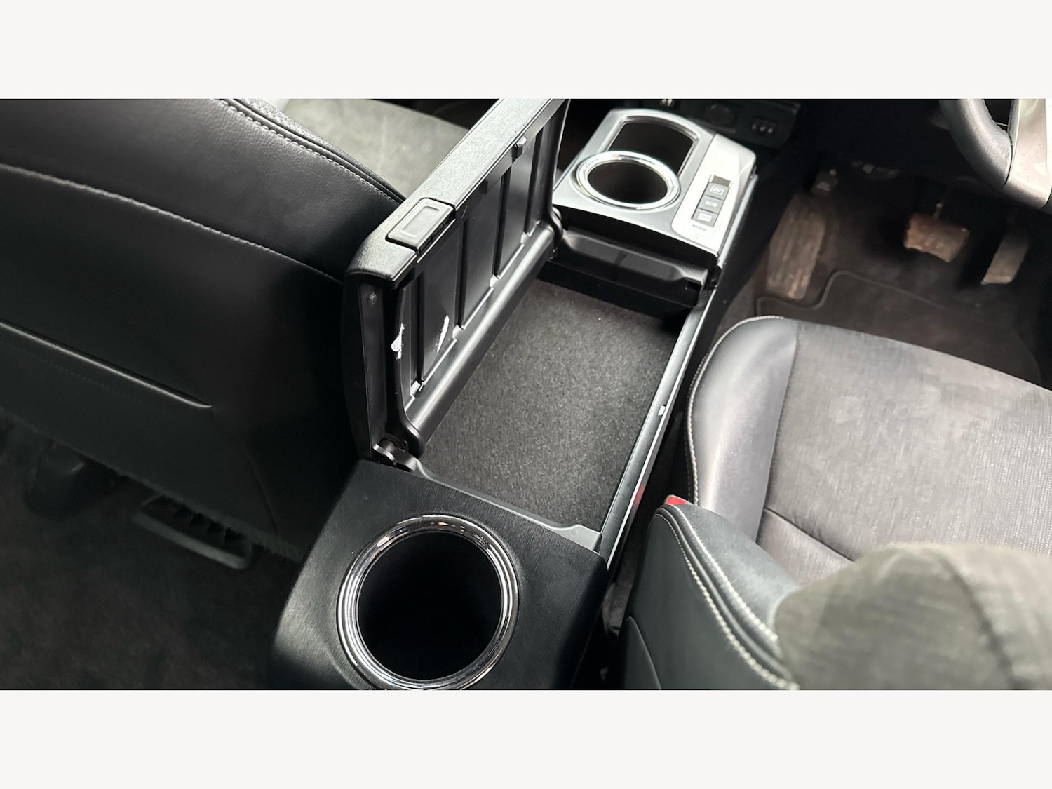 Used Toyota Prius+ 2019 for sale - 77143845: Photo 24