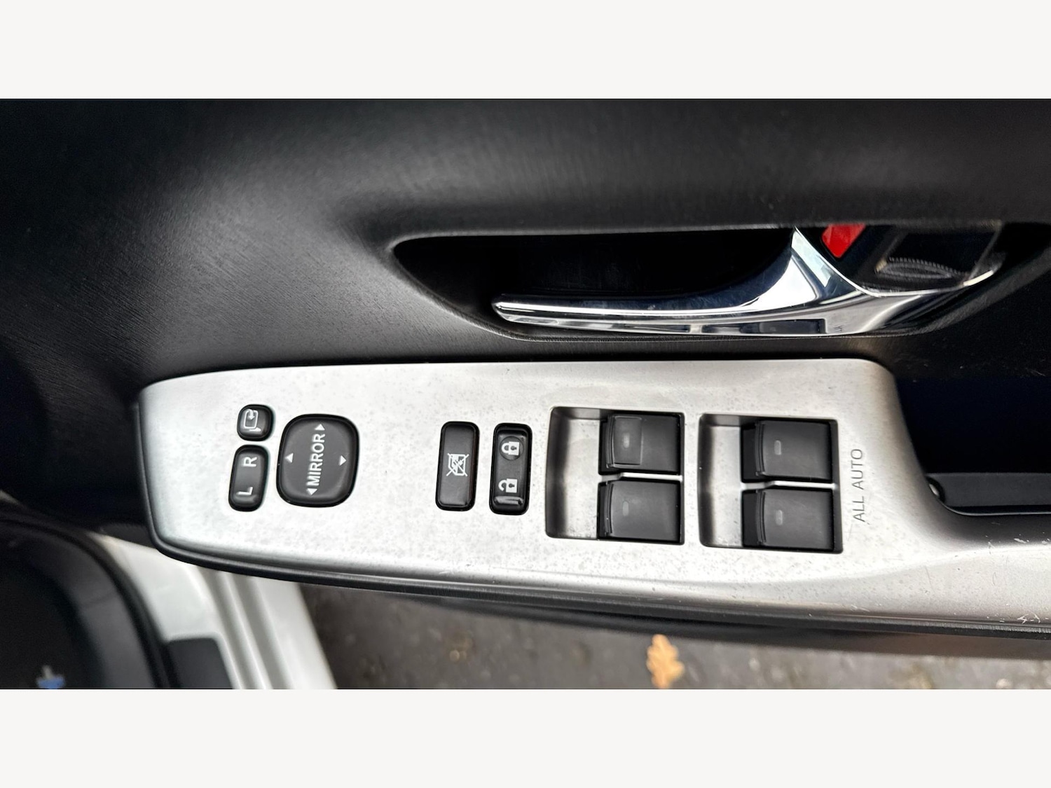 Used Toyota Prius+ 2019 for sale - 77143845: Photo 26