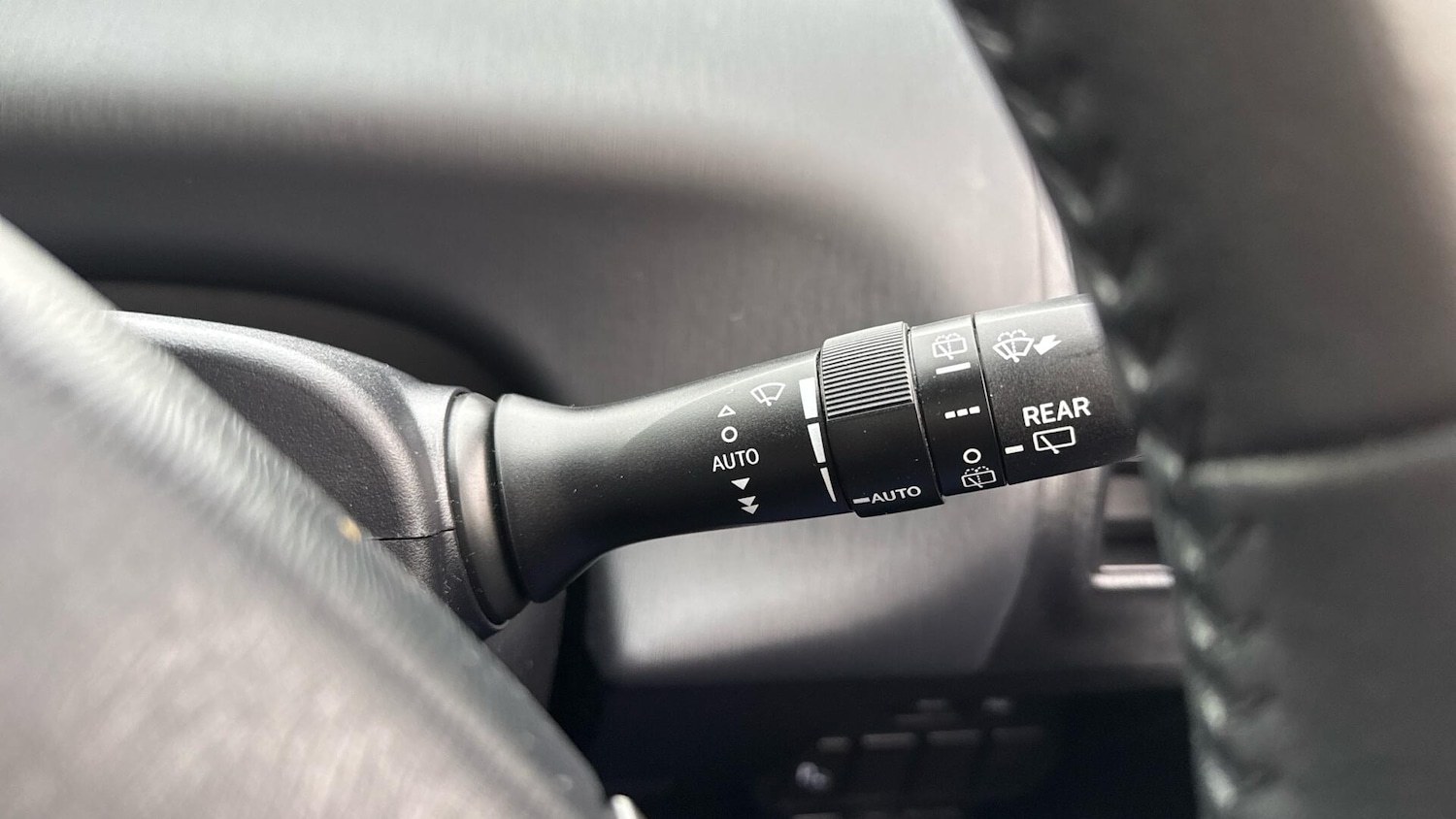 Used Toyota Prius+ 2019 for sale - 77143845: Photo 38