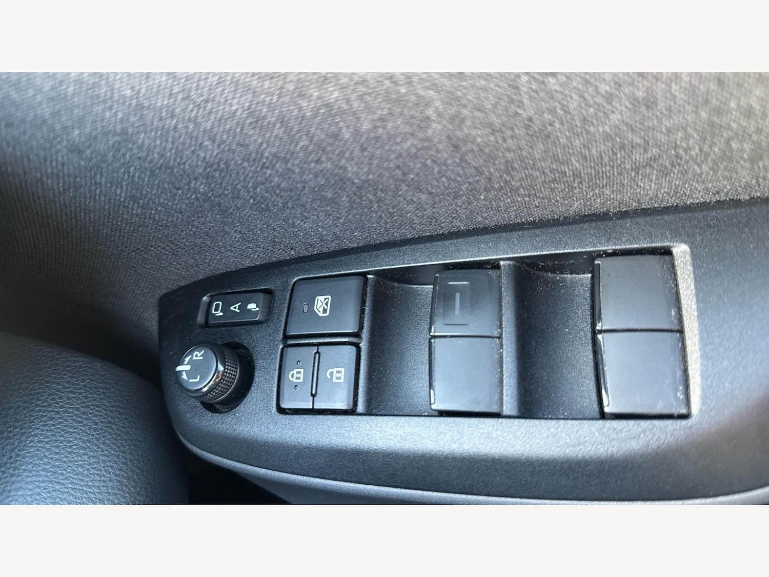 Used Toyota Yaris for sale - 77625817: Photo 25