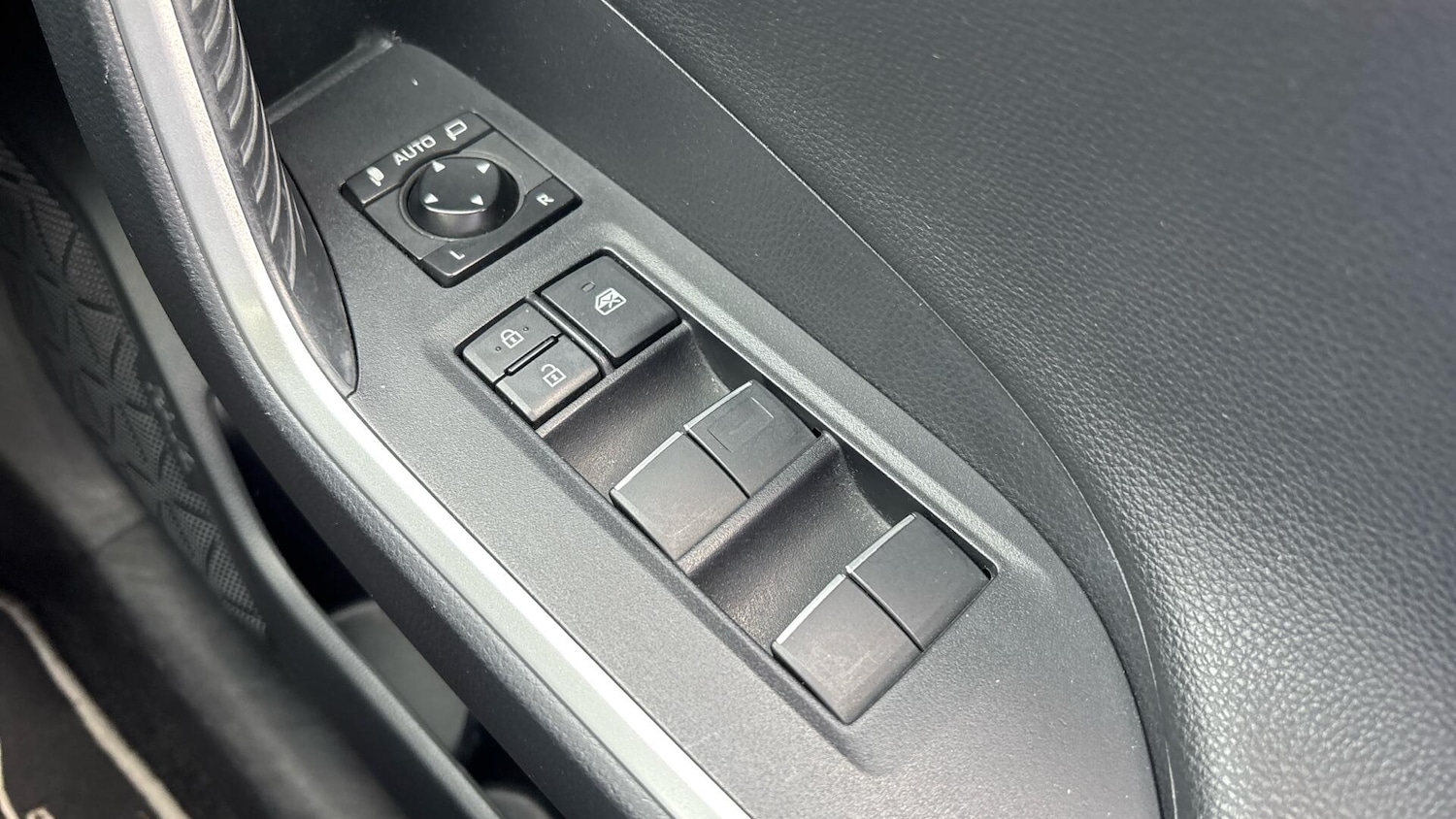 Used Toyota RAV4 2019 for sale - 76307713: Photo 36
