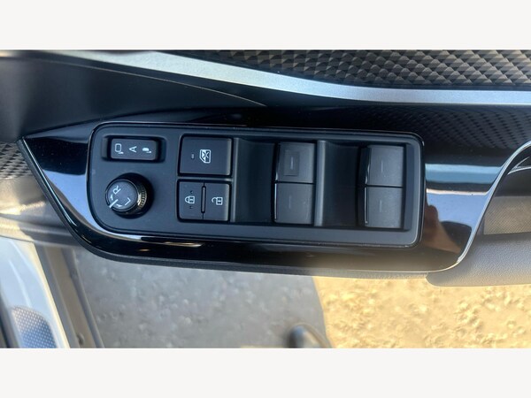 Used Toyota C-HR 2023 for sale - 76179747: Photo 30