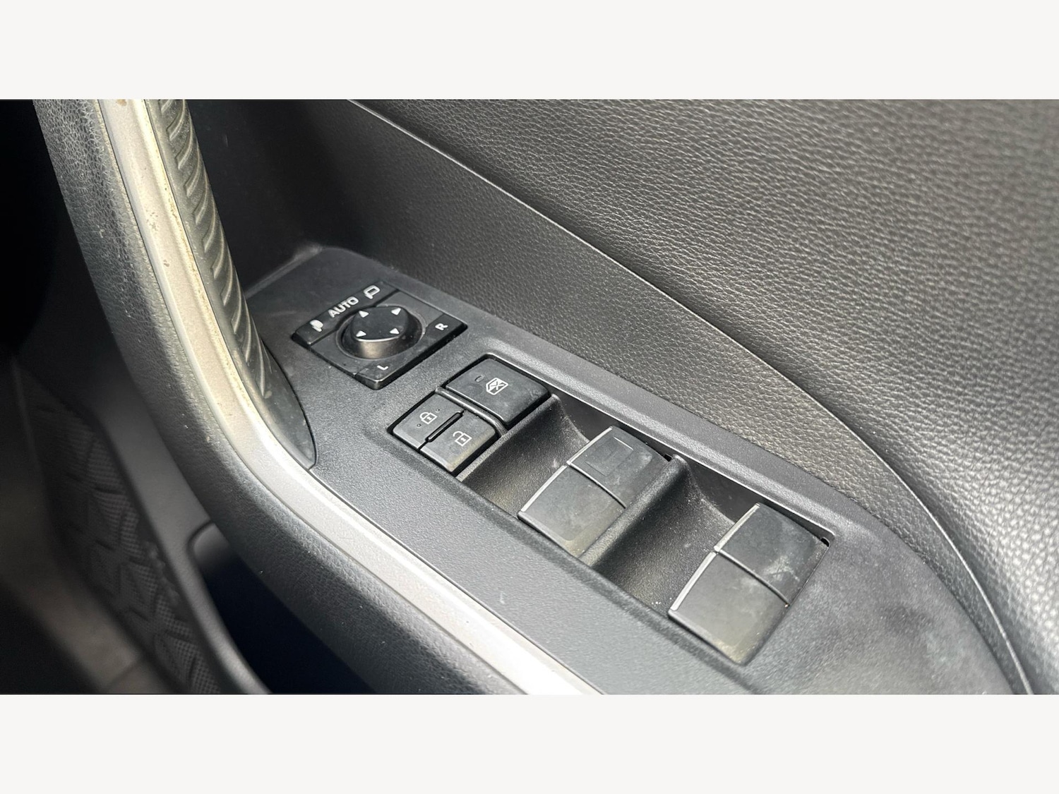 Used Toyota RAV4 2019 for sale - 77377087: Photo 30