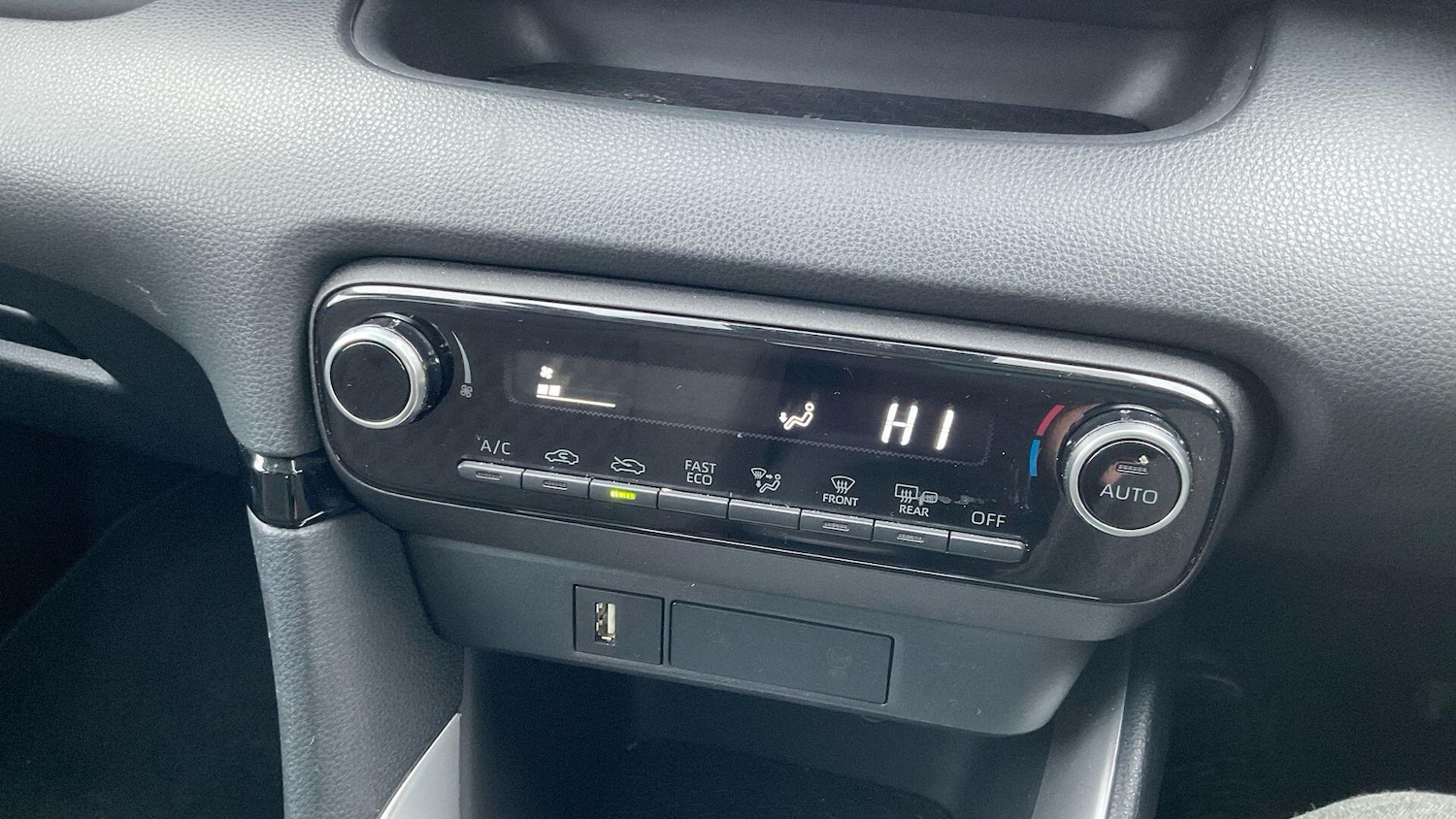 Used Toyota Yaris 2020 for sale - 77386281: Photo 29