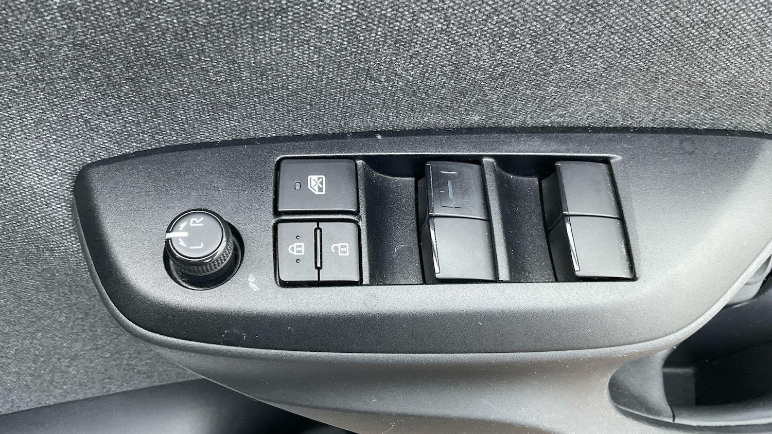 Used Toyota Yaris 2020 for sale - 77386281: Photo 36