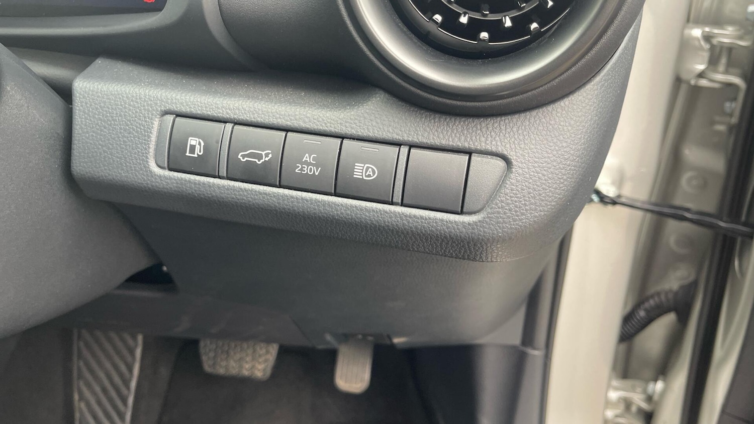 Used Toyota C-HR 2025 for sale - 77977885: Photo 32