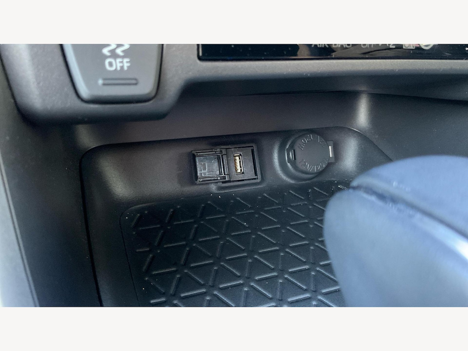 Used Toyota RAV4 2022 for sale - 76936545: Photo 27