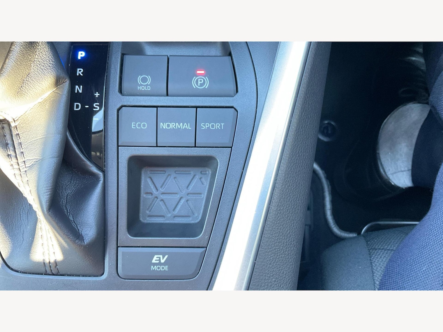 Used Toyota RAV4 2022 for sale - 76936545: Photo 28