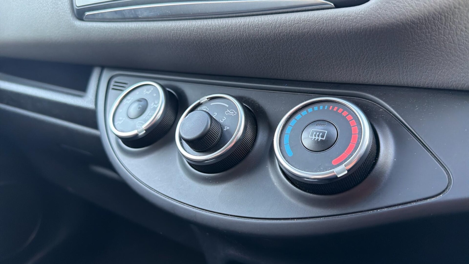 Used Toyota Yaris 2016 for sale - 77738085: Photo 33