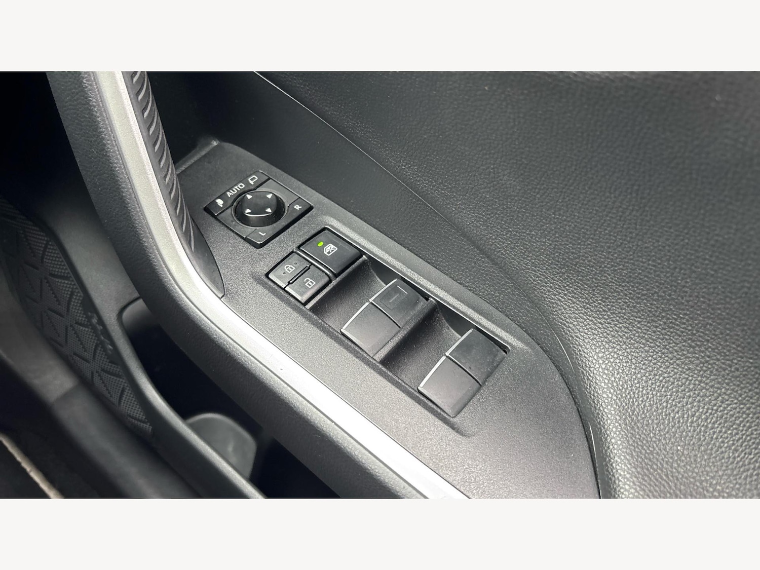 Used Toyota RAV4 2021 for sale - 76572651: Photo 31