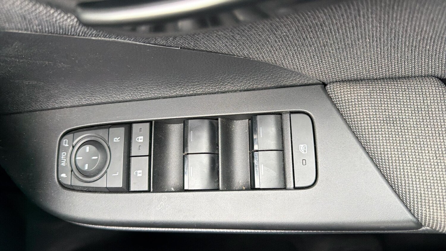 Used Toyota C-HR for sale - 77925954: Photo 36